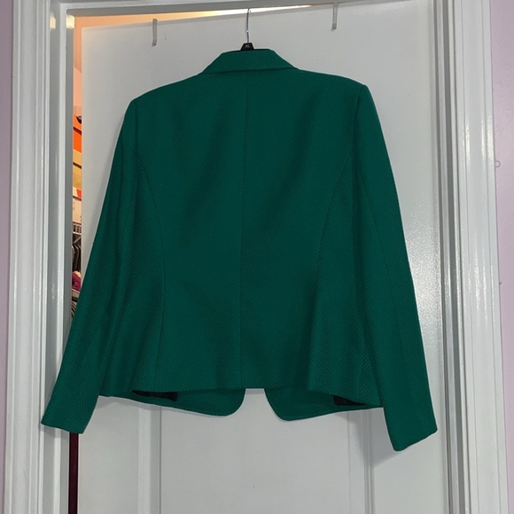 Women Gently Worn Green Blazer with padded shoulders, interior black lining - Picture 4 of 6
